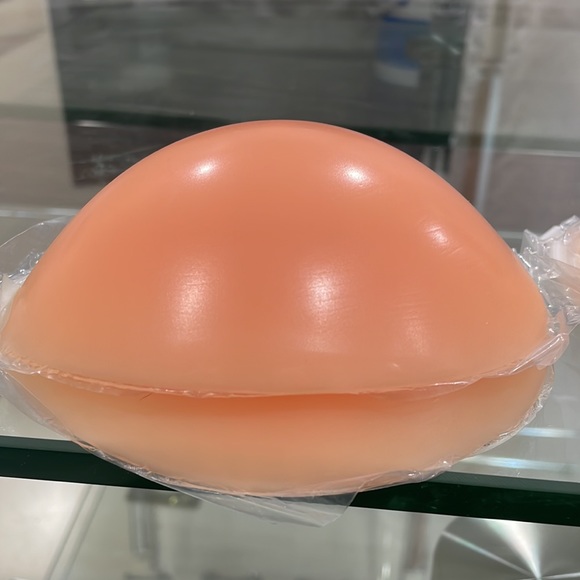 NWT silicone inserts add 2 cups in two sizes for 28” up to 38” A/B invisible bra - Picture 9 of 15